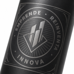 Personalización Láser · Logo + Texto Dos Lados